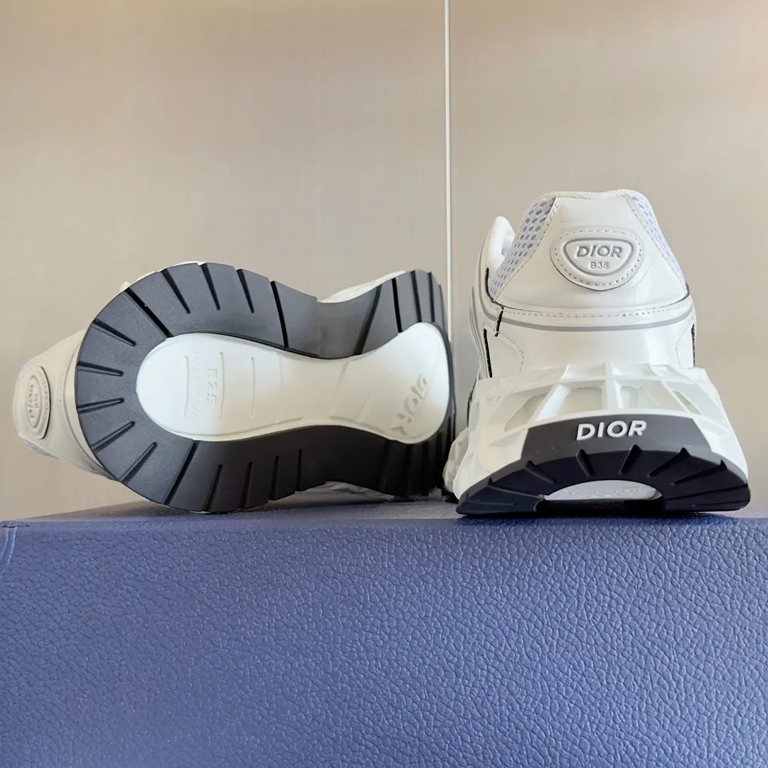 【DIOR】P:800💰 Men's 39-44. (Male 45.46 custom-made) Dior kawa Dior joint 2025ss casual sports shoes‼ ️ Reinterpret running shoes with dior’s haute couture style. b35 is made of fine-textured leather and mesh fabric materials. It can be worn in all seasons, is comfortable and breathable, and has many lines on the shoe body to outline details. It has a full retro three-dimensional feel and can create a casual look all year round!